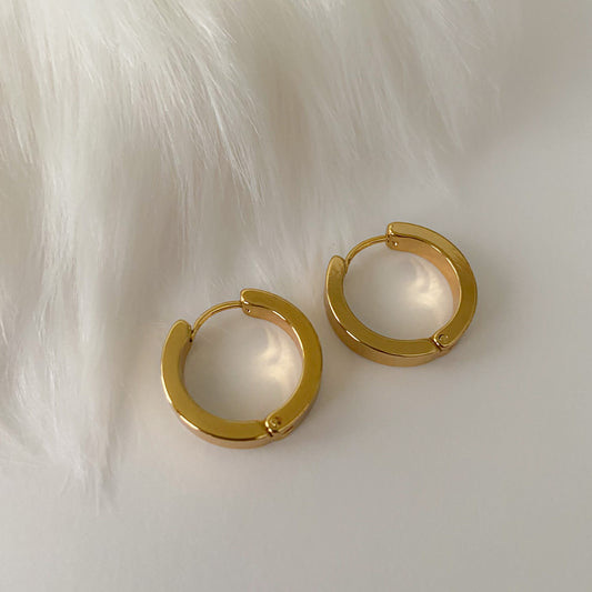 Basic Gold hoops